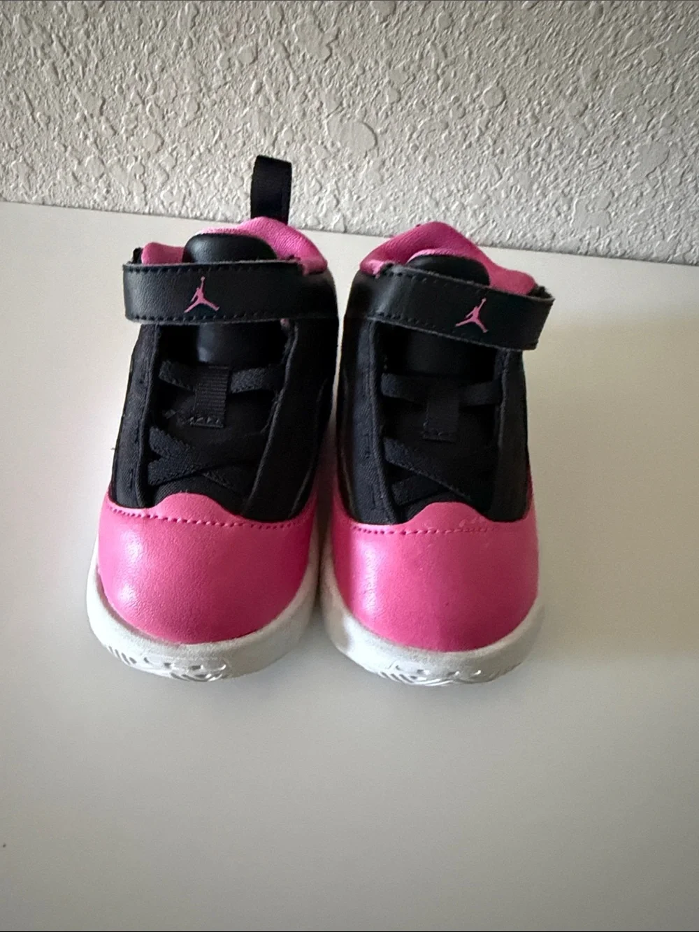 Jordan Toddler Black and Pink Strap Sneakers